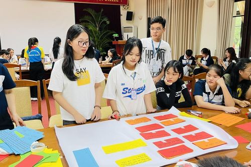 Đồng hành cùng con trên không gian số