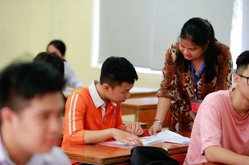 Cử tri đề nghị điều chỉnh dạy môn tích hợp, Bộ trưởng GD&ĐT nói gì?