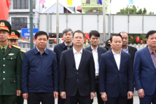 Bộ trưởng TN&MT Đỗ Đức Duy dâng hương tưởng niệm đồng chí Nguyễn Đức Cảnh