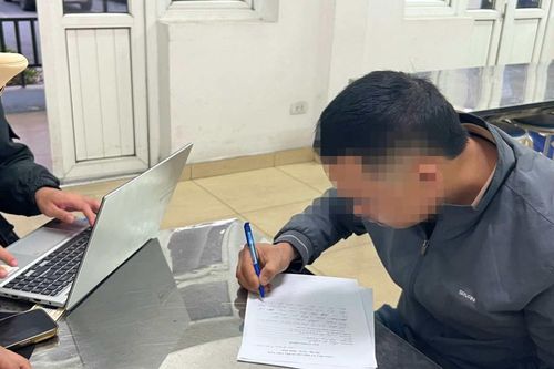 Phạt 13 triệu đồng tài xế chạy qua đầu ô tô trên cao tốc Pháp Vân - Cầu Giẽ