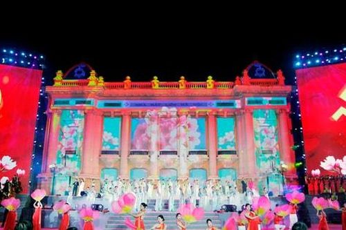 Những hình ảnh ấn tượng tại chương trình nghệ thuật đặc biệt mừng Đảng, mừng Xuân, mừng đất nước đổi mới
