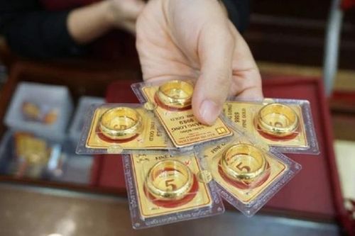 Tin tối 4/2: Giá vàng hôm nay tăng vọt vượt 90 triệu đồng, vàng SJC và nhẫn bùng nổ; chủ nhân của 2 tờ vé số trúng độc đắc để tuột mất 4 tỷ đồng