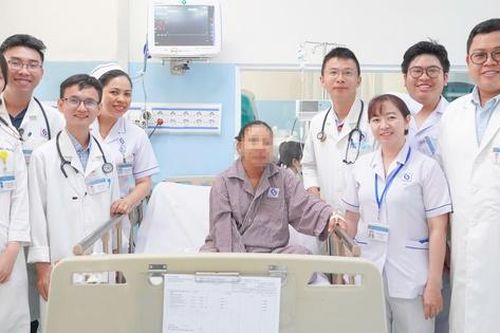 Cứu sản phụ là Việt Kiều mang song thai bị tiền sản giật nặng