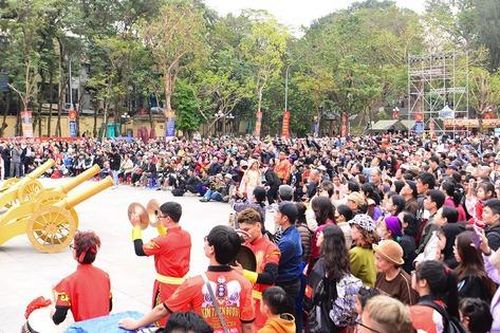 Thủ tướng: Cán bộ, công chức, viên chức tuyệt đối không đi lễ hội trong giờ hành chính