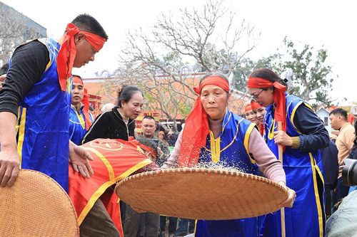 Về làng Thị Cấm cùng 'kéo lửa, thi thổi cơm'