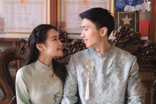 Vợ Quang Hải, Đoàn Văn Hậu đua nhau khoe thành tích của chồng dịp Tết