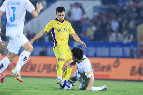 Tân binh gốc Việt của CLB Hà Nội được khen