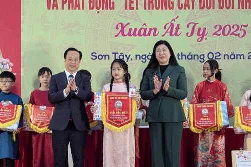 Sơn Tây khai bút đầu năm và phát động Tết trồng cây