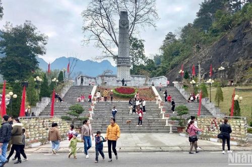 Du lịch về nguồn - loại hình thế mạnh của ngành 'công nghiệp không khói' Việt Nam