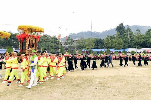 Nô nức Ngày hội xuống đồng của dân tộc Tày tại Tuyên Quang