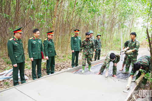 Đường quân dân kiểu mẫu