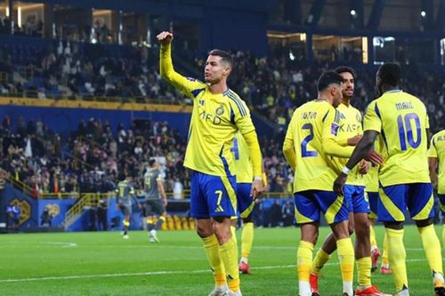 Ronaldo trình làng kiểu ăn mừng mới