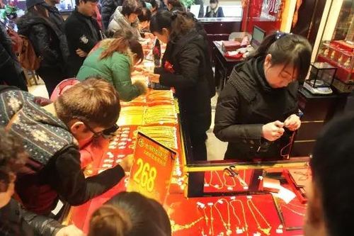 Tâm lý mua vàng ngày vía Thần Tài và cảnh báo của chuyên gia