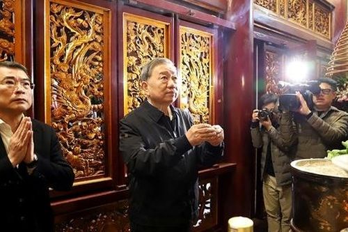 Tổng Bí thư Tô Lâm dâng hương tưởng niệm các Vua Hùng tại Phú Thọ
