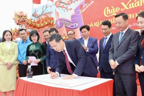 Quảng Ninh: Khai bút đầu xuân Ất Tỵ năm 2025, khơi gợi tinh thần hiếu học