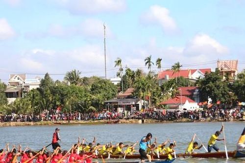 Tranh tài sôi nổi tại giải đua thuyền nam truyền thống