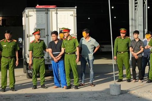 Mượn tiền không được, 2 đối tượng bóp cổ nạn nhân đến chết rồi lấy tài sản