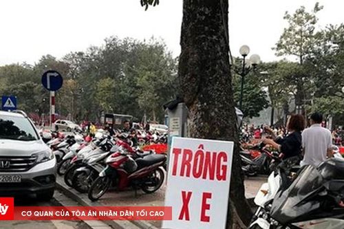 Lấn chiếm vỉa hè để trông xe với giá 'chặt chém', bị xử lý ra sao?
