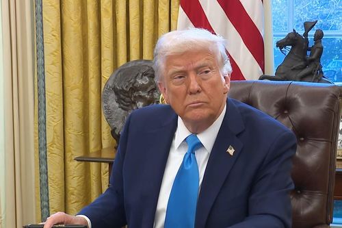 Ông Trump cảnh báo 'xóa sổ' Iran nếu bị ám sát