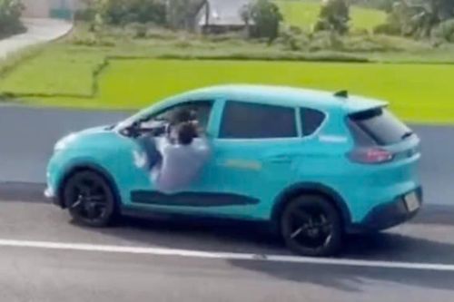 Sự thật ngỡ ngàng người đàn ông chui qua cửa kính taxi kêu cứu trên cao tốc