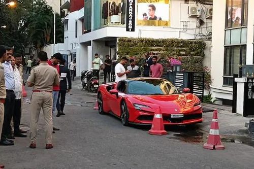 Nhiều siêu xe Ferrari, Porsche bị tịch thu vì trốn thuế đường bộ
