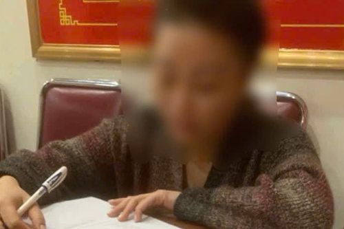 Triệu tập người phụ nữ rơi khỏi xe ô tô khi đang lưu thông trên đường
