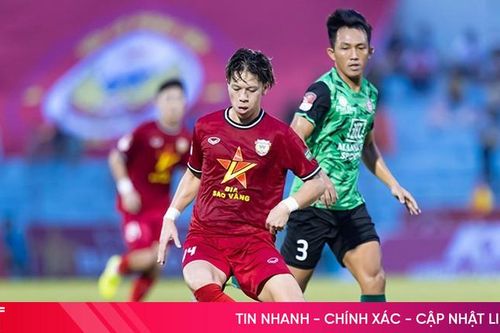 Cầu thủ Việt kiều của Hồng Lĩnh Hà Tĩnh nỗ lực tập luyện chờ cơ hội lên tuyển
