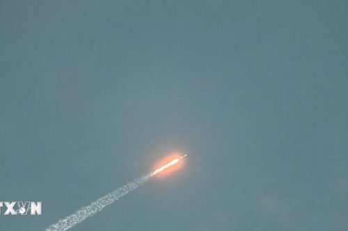Công ty SpaceX phóng 21 vệ tinh Starlink lên quỹ đạo