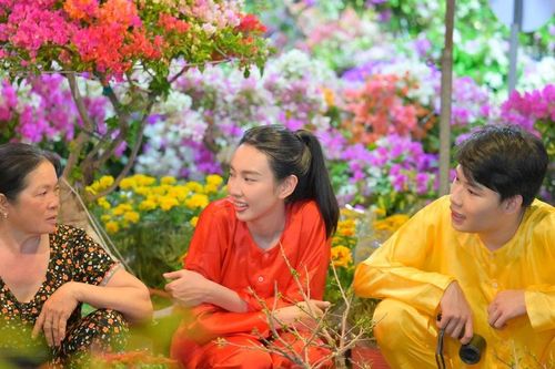 Hoa hậu Thùy Tiên và 'anh trai' Quang Trung trải nghiệm 'trên bến, dưới thuyền'