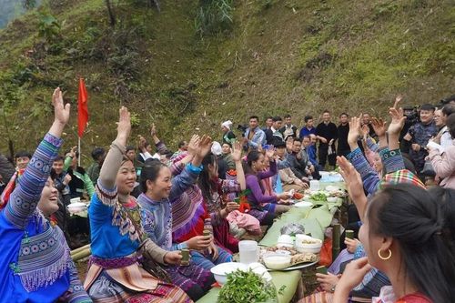 Nét văn hóa độc đáo của người Mông nơi đại ngàn xanh Nà Hẩu
