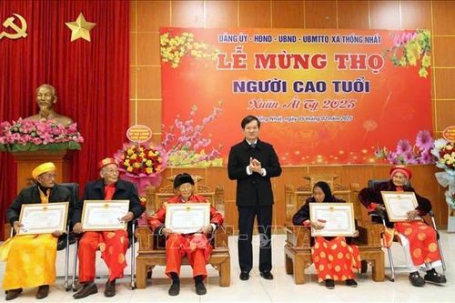TP Hạ Long chúc thọ 6.400 người cao tuổi nhân dịp Xuân mới
