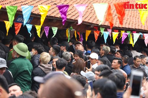 Độc đáo Lễ hội Đúc Bụt 'cướp chiếu' cầu may