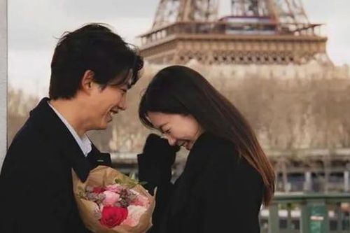 Nam ca sĩ điển trai phủ nhận cầu hôn bạn gái quen 8 năm
