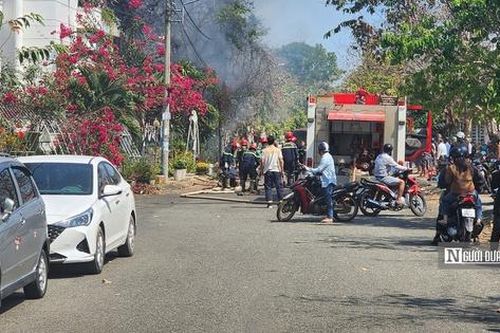 Bình Phước: Đốt rác, đốt cỏ khiến nhà 3 tầng cháy, thiêu rụi ô tô điện