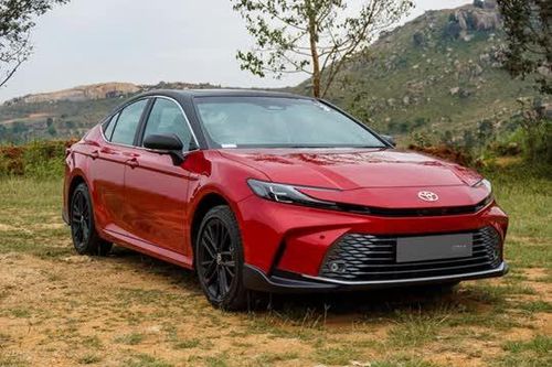 Top 10 xe hơi cỡ trung bán chạy nhất thế giới: Toyota Camry thống trị