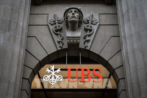 Lợi nhuận UBS vượt kỳ vọng, thương vụ sáp nhập Credit Suisse 'về đích' đúng hạn?