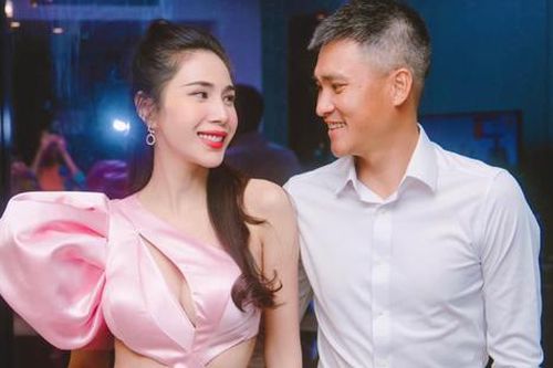 Thủy Tiên - Công Vinh hiếm hoi lộ diện cùng nhau sau tin đồn ly hôn