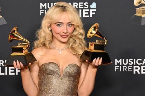 Sabrina Carpenter 'thừa thắng xông lên' hậu GRAMMY 2025