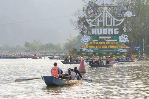 Lý do lượng khách đi hội chùa Hương 2025 giảm so với cùng kỳ năm ngoái