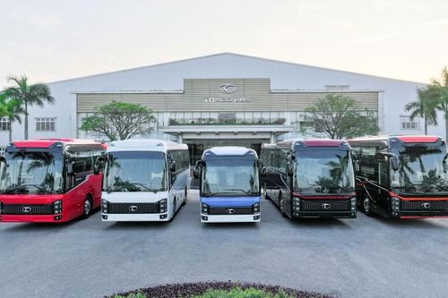 Thaco Auto ra mắt dòng sản phẩm mới Thaco bus và Thaco tải
