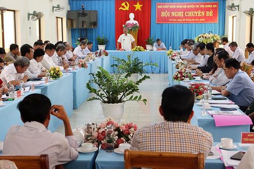 Tri Tôn tổ chức Hội nghị Ban Chấp hành Đảng bộ huyện (chuyên đề)