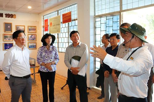 Chủ tịch UBND tỉnh An Giang Hồ Văn Mừng khảo sát Khu di tích quốc gia đồi Tức Dụp