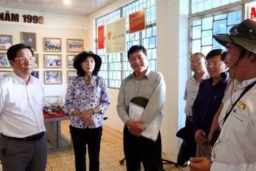 Chủ tịch UBND tỉnh An Giang Hồ Văn Mừng khảo sát Khu di tích quốc gia đồi Tức Dụp