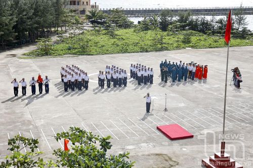 Thiêng liêng lễ chào cờ đầu năm tại Trường Sa