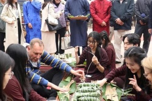 Hà Nội đón hơn 1 triệu khách du lịch dịp Tết Nguyên đán Ất Tỵ