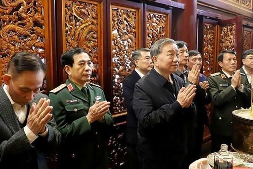 Tổng Bí thư Tô Lâm dâng hương tưởng niệm các Vua Hùng nhân dịp đầu Xuân Ất Tỵ