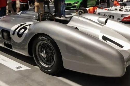 Một chiếc Mercedes-Benz vừa được bán đấu giá hơn 1.300 tỷ đồng