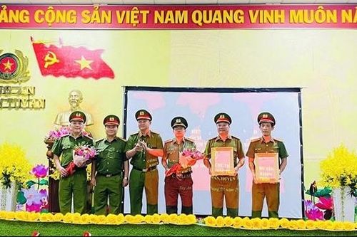 Phú Yên khen thưởng 2 tập thể khám phá nhanh trọng án