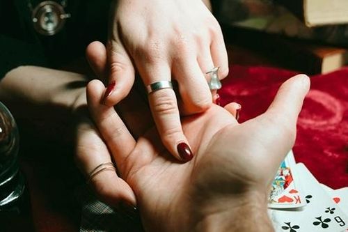 Xem bói, giải hạn online dịp đầu năm: Cẩn thận 'tiền mất, tật mang'