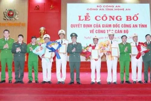 5 cán bộ công an Nghệ An xin nghỉ hưu sớm
